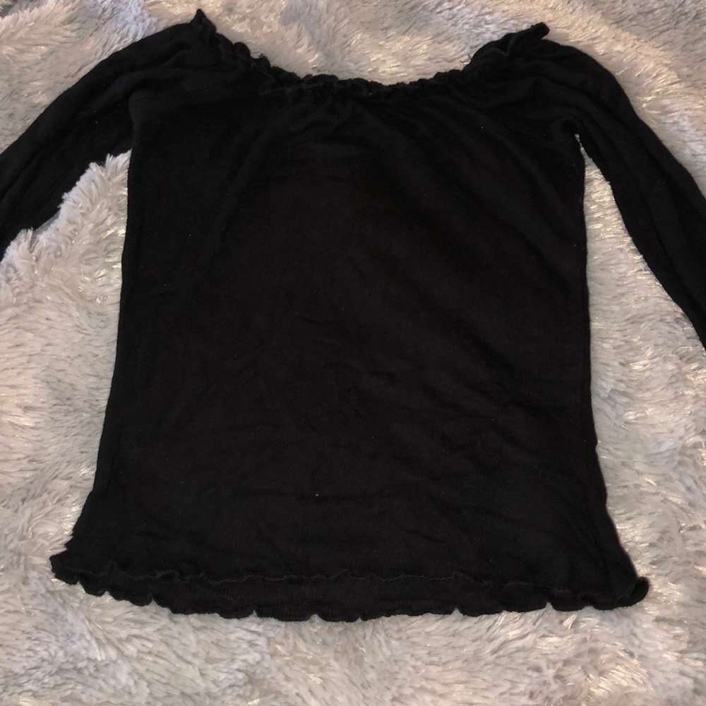 Long sleeve off the shoulder 🖤